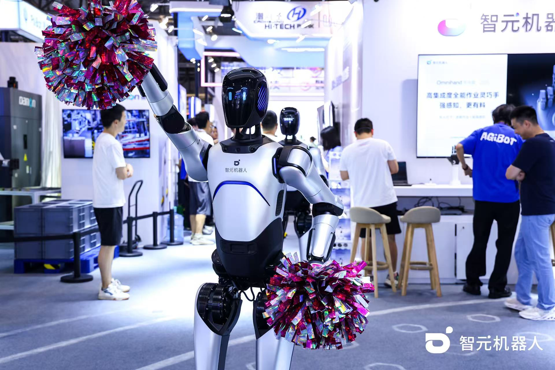 ballbet贝博机器人 WAIC 首日展台火爆，机器...